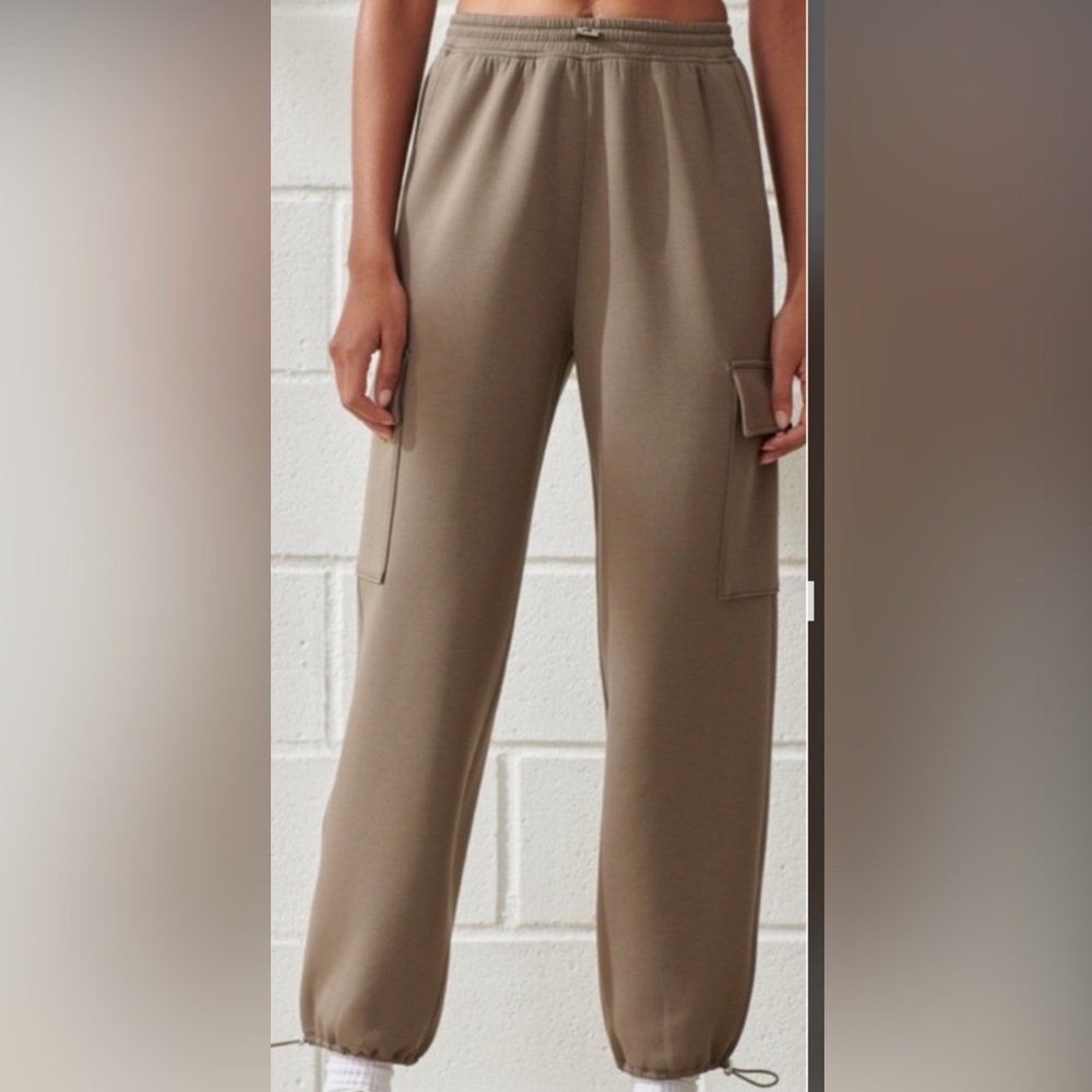Abercrombie & Fitch YPB
neoKNIT Utility Jogger